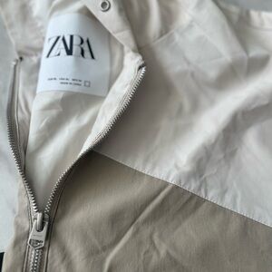 Zara Beige and White Zip-Up Jacket